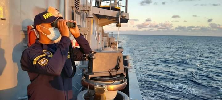 Armada continua busqueda de embarcación de pescadores.