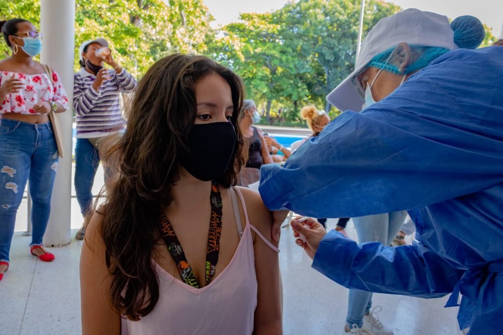 Llegan vacunas para reforzar esquemas a mujeres embarazadas y niños de Cartagena