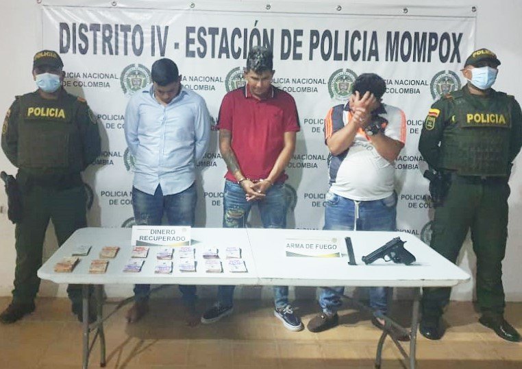 Tres presuntos delincuentes fueron capturados en flagrancia luego asaltar a un banco en Mompox.