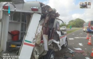 Autoridades investigan causas sobre accidente entre ambulancia y un camión en la Cordialidad.