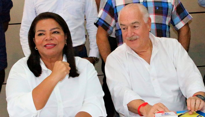Jaqueline-Perea-y-Andres-Pastrana-apoya-candidatura