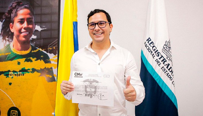 Zait-Adechine-recibre-credencial-de-Diputado