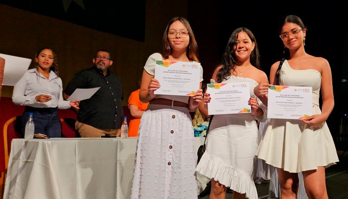 Entrega-de-becas-secretaria-Educacion