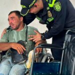 Entrega-silla-ruedas-a-Sixto-Hurtado.